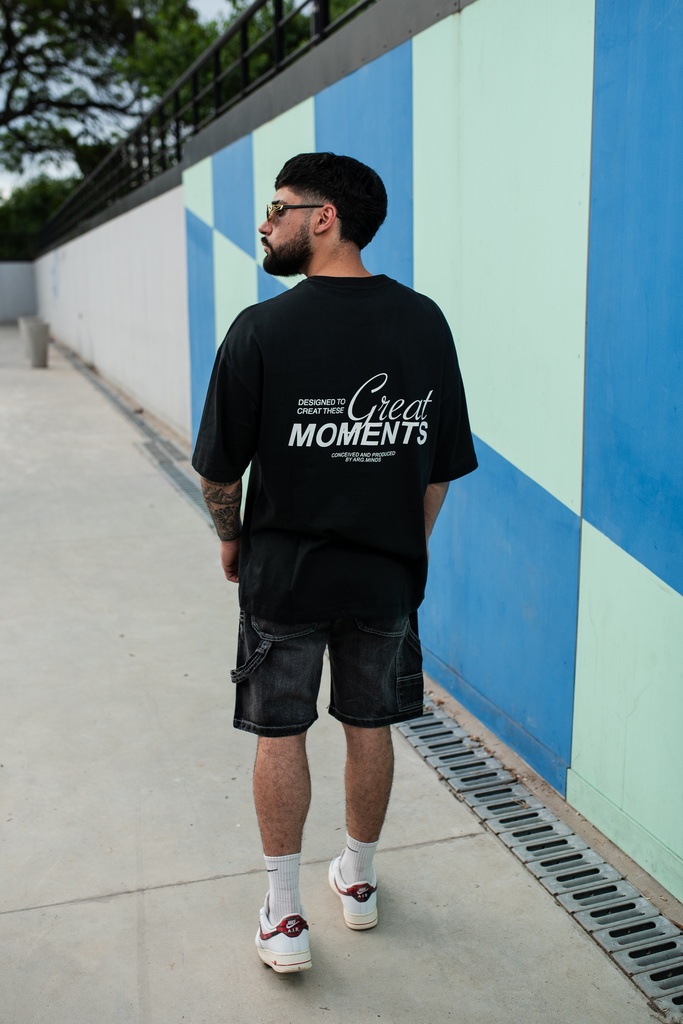 Remera Oversize Great Moments Negra